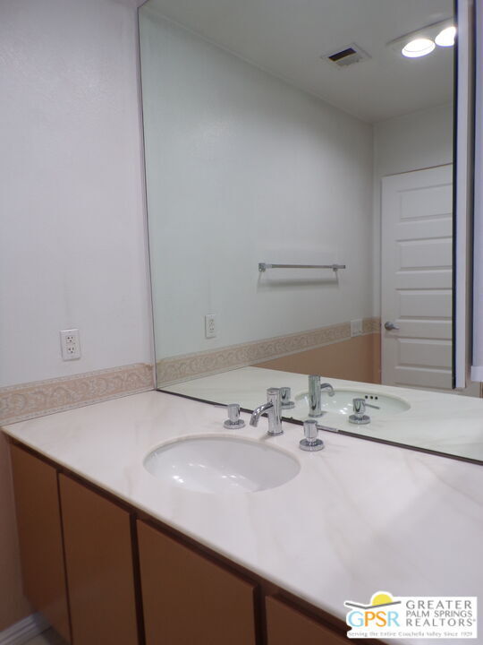 Building Photo - 2559 Whitewater Club Dr