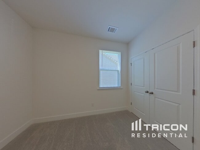 Building Photo - 65 Mayhaw Pt