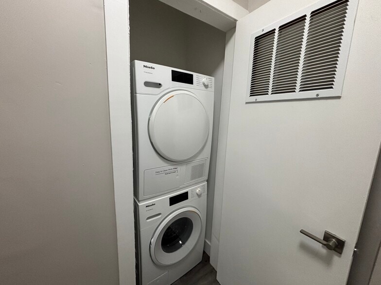 Building Photo - 6000 Monroe Pl