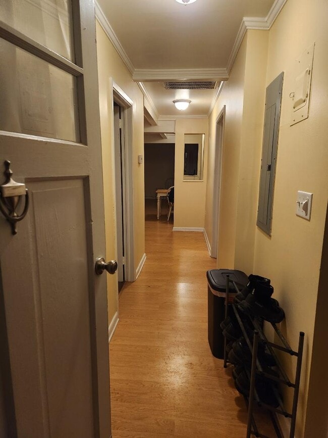 Building Photo - 412 BackStreet