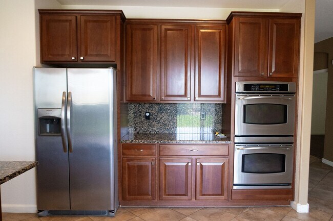 Building Photo - 4 Bed + Office | 3 Bath | 3-Car Garage | E...
