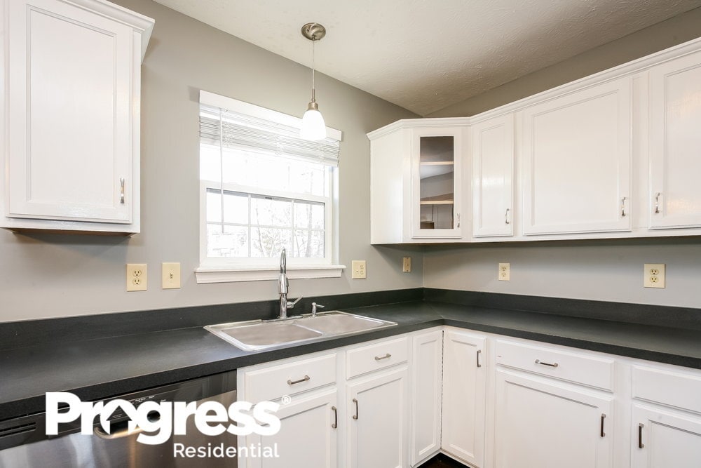 Building Photo - 12614 Gunnison Dr