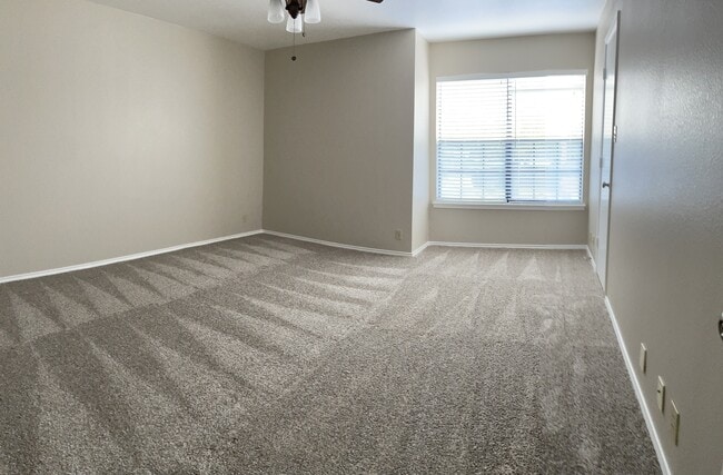 Building Photo - 129 Wildwood Ct