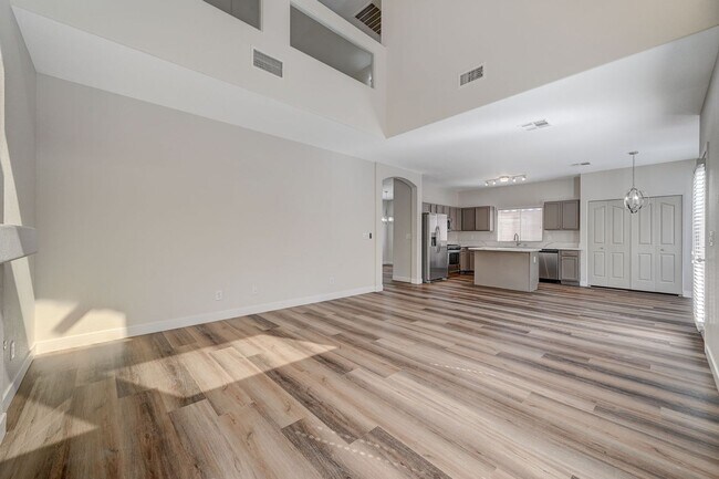 Building Photo - Gorgeous 5 Bedroom 3 Car Garage Home in th...