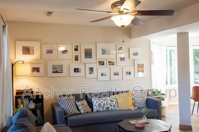 Building Photo - 331 Sunflower Ct