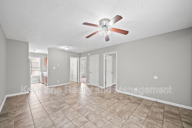 Building Photo - 191-2 Oak St.