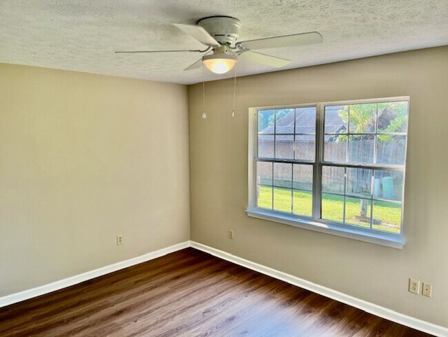 Building Photo - Rockcreek Dr #3 &amp; 355 Mathis