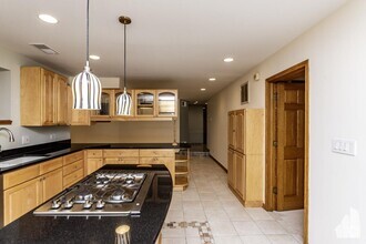 Building Photo - 2 bedroom in Chicago IL 60640