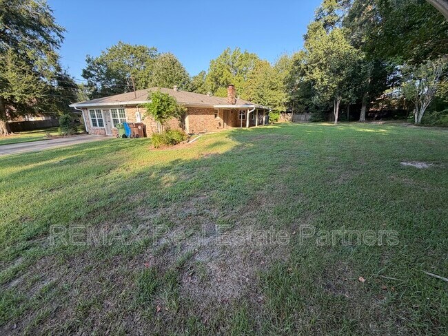 Building Photo - 106 Southampton Rd