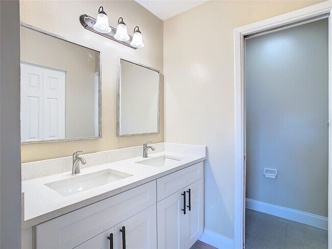 Building Photo - 1612 Fox Run Dr