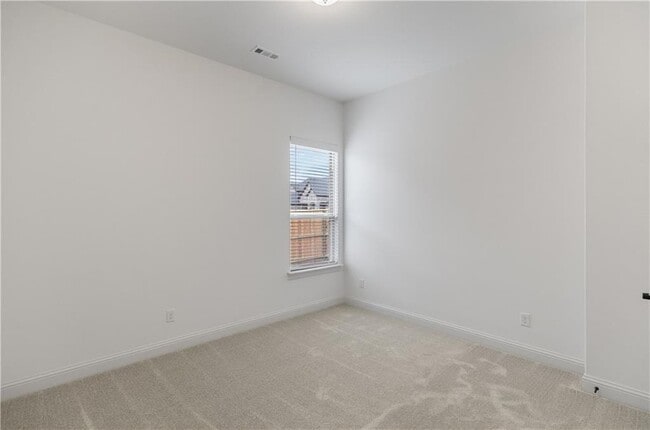 Building Photo - 1600 SW Montrose Ave