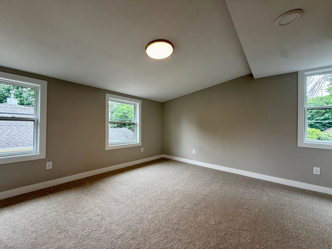 Building Photo - Stunning 3BR/3BA Orono Home Available 8/15. Walk to Lake Minnetonka!
