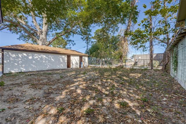 Building Photo - 609 W Owings St