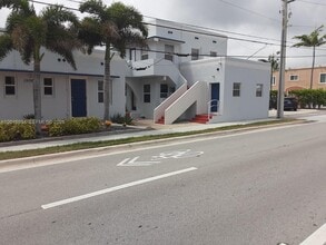 Building Photo - 1908 N Ocean Dr