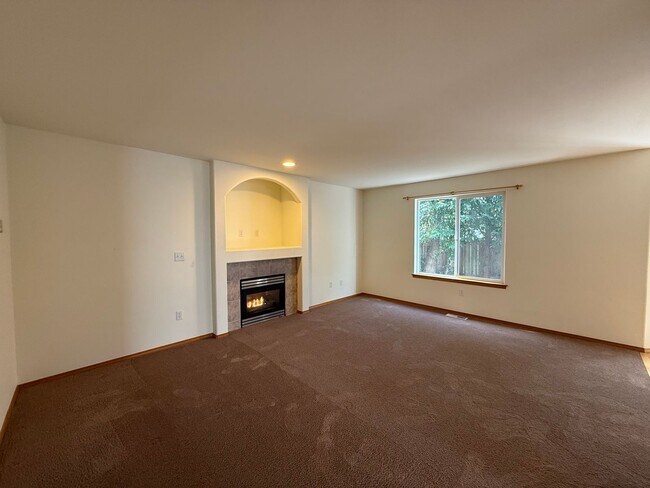 Building Photo - 4 Bed 2 Bath Home in Waterbury Meadows