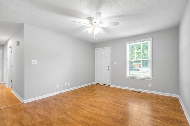 Building Photo - 3 Bedroom Pet Friendly Home For Rent!