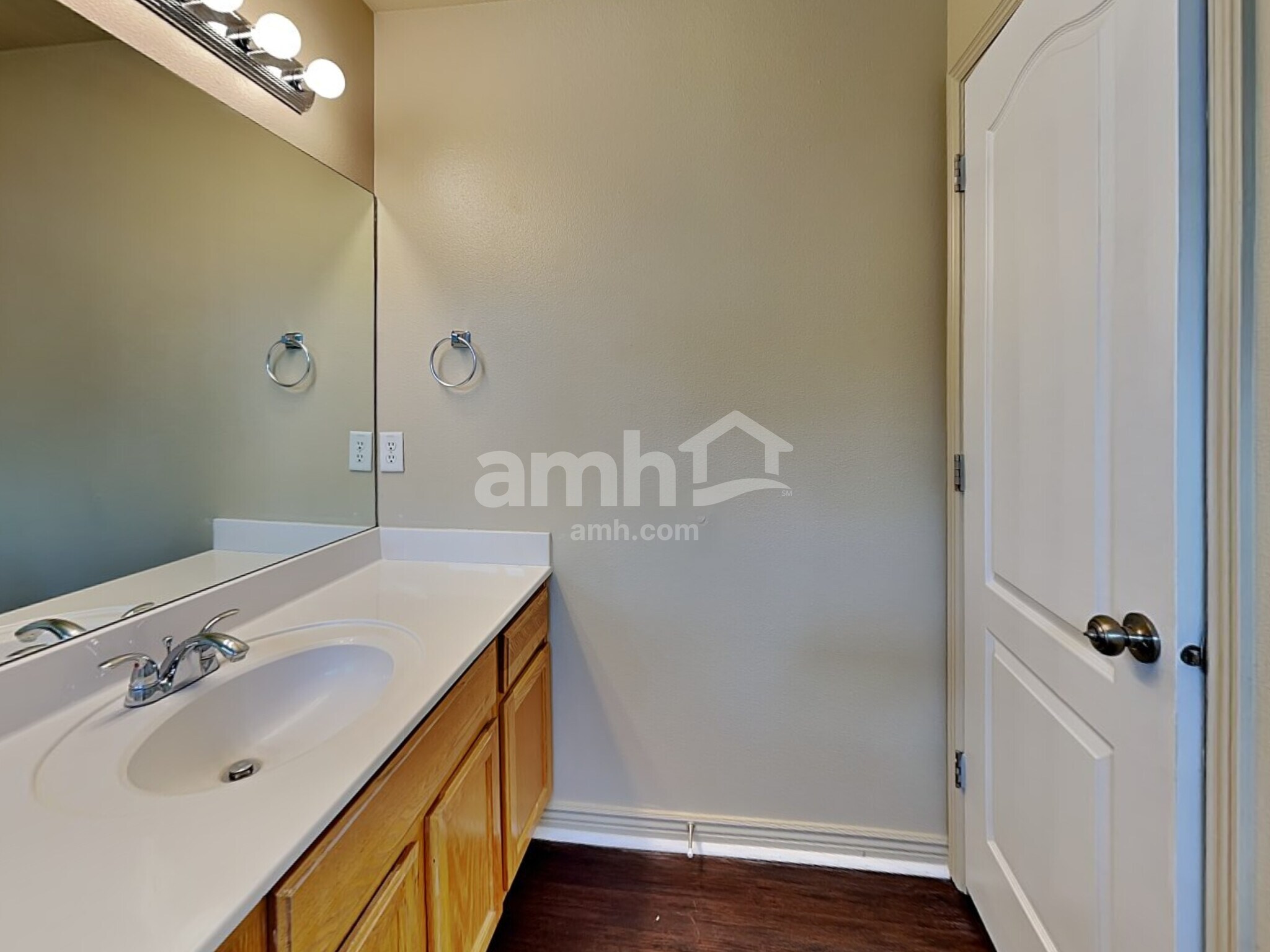 Building Photo - 1674 Dean Ave