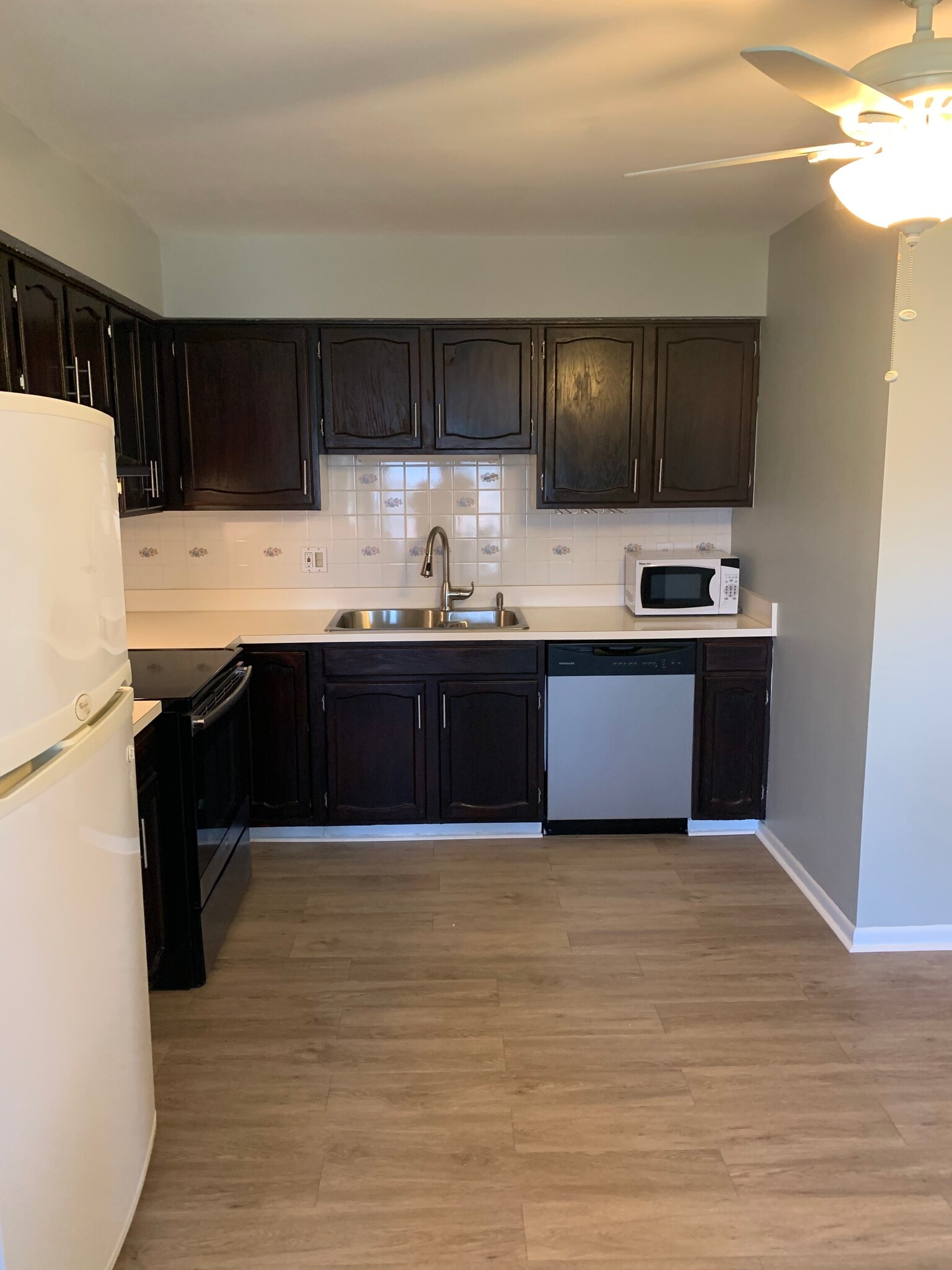 Updated Kitchen - 880 N Adams Rd