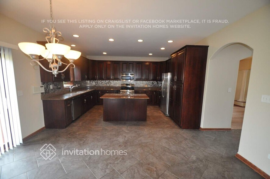 Building Photo - 21391 Longview Dr