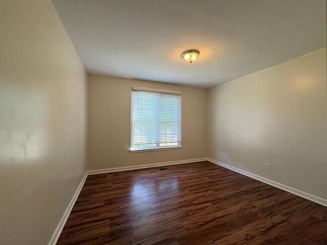 Building Photo - 3 Bedroom, 2 Bathroom House in Winston-Salem!