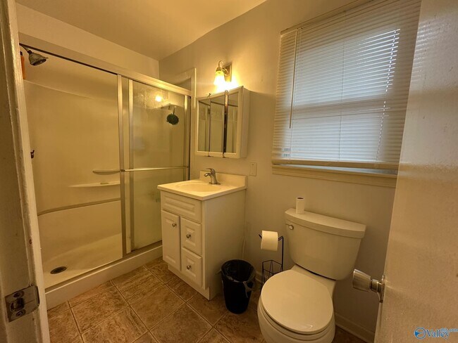 Building Photo - 2209 Viscount Dr NW