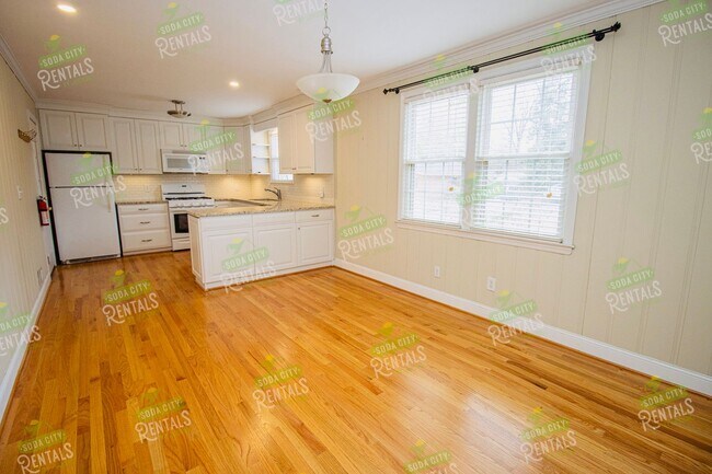 Building Photo - Pre-lease charming 3 bed 1.5 bath in Shandon!