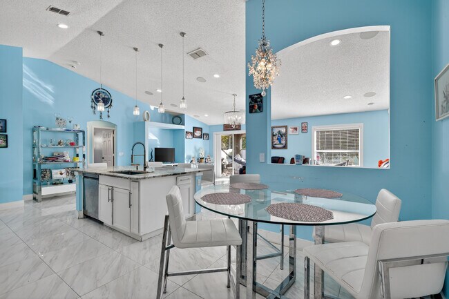 Building Photo - 1121 SW Ivanhoe St