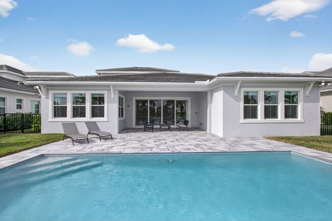 Building Photo - 9249 Crestview Cir