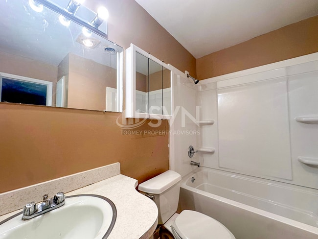 Building Photo - 313 Vanderbilt Dr