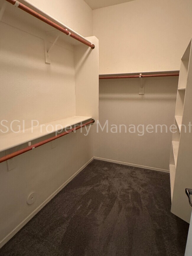 Building Photo - 44572 W Santa Fe Ave