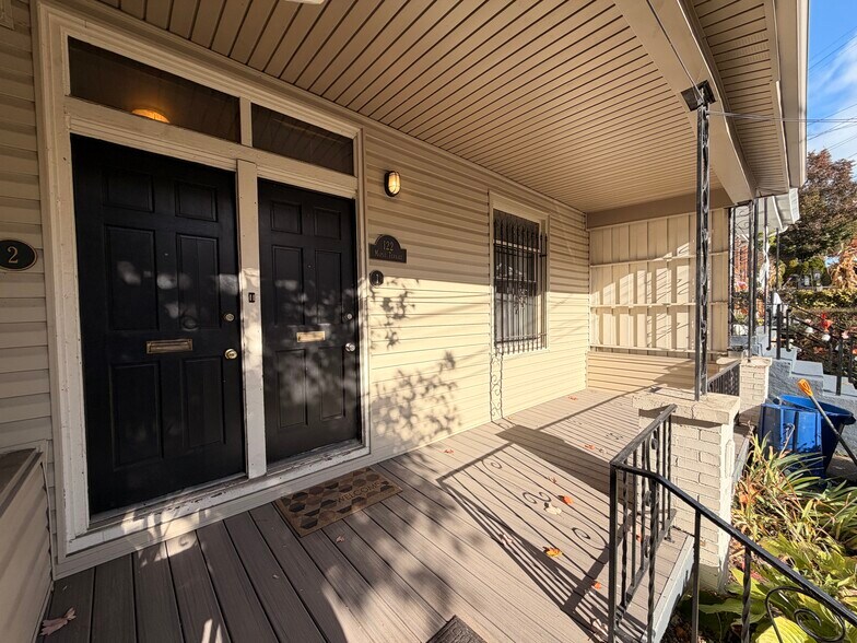 Building Photo - 122 Maple Ter