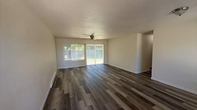 Building Photo - Newly remodeled 3 bedroom 1 bath home!!! Come check it out!! Schedule a tour today.