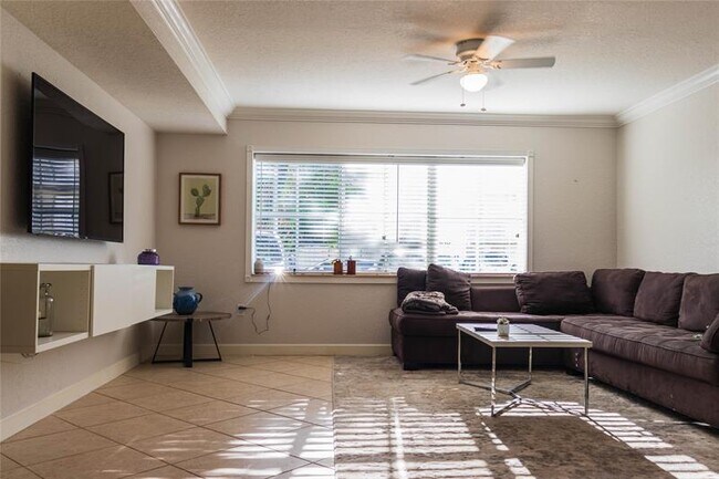 Building Photo - 151 NE 16th Ave