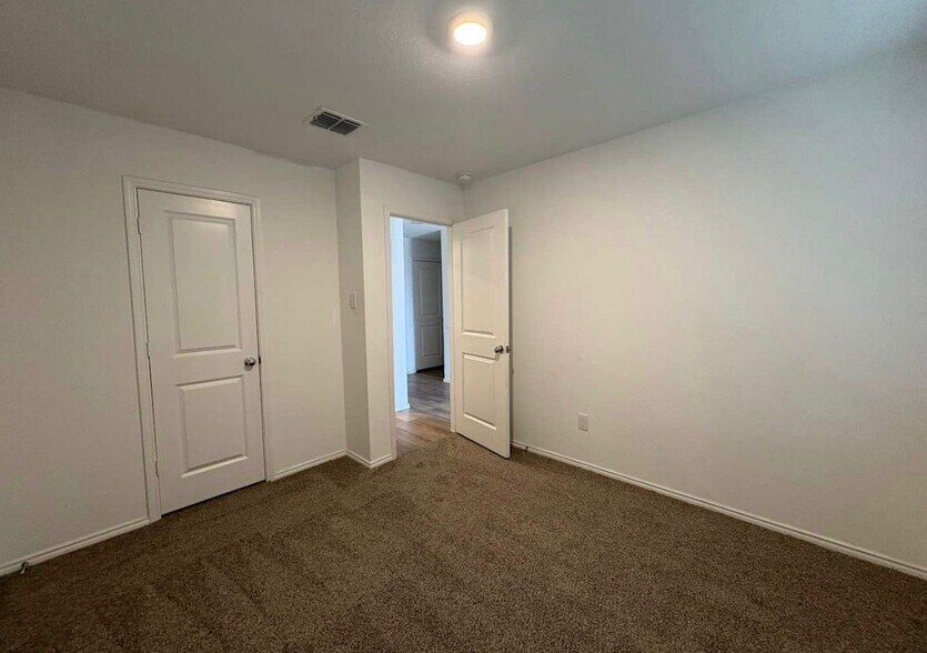 Building Photo - 1256 Mosely Cir