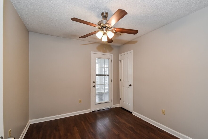 Building Photo - 200 Gaslight Cove