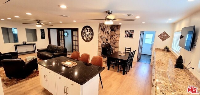 Building Photo - 335 S California St