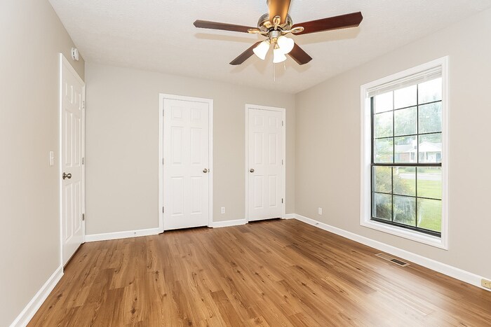 Building Photo - 406 Highland Dr