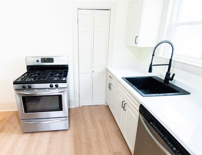 Building Photo - 235 Mount Hope St