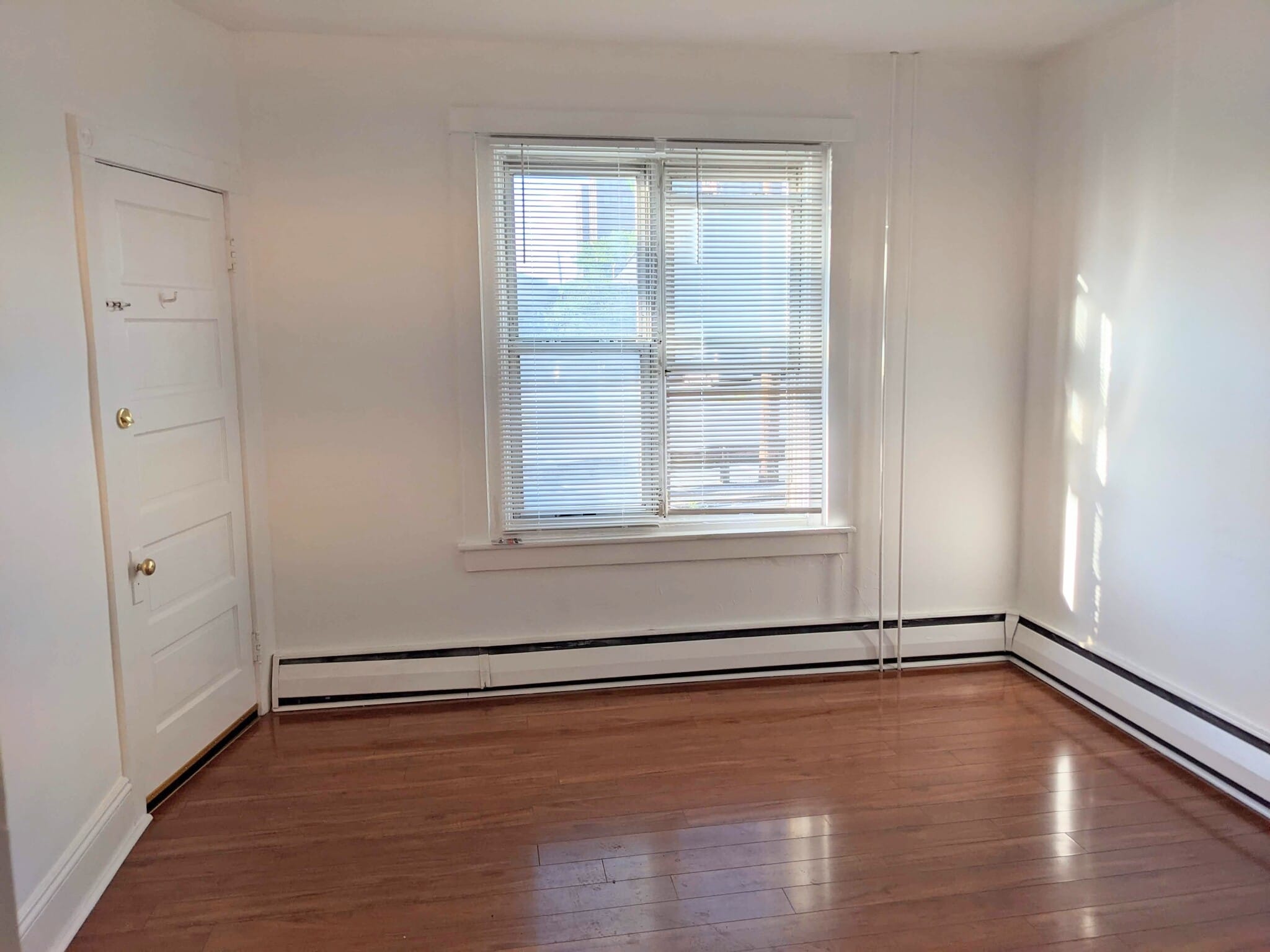 Building Photo - 612 E Morton St