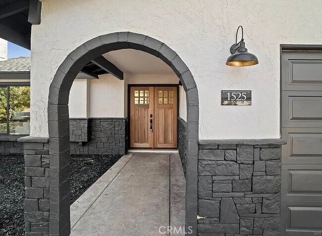 Building Photo - 1525 Lauralynn Pl