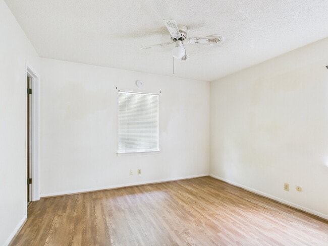 Building Photo - 3/1.5 Home in Established