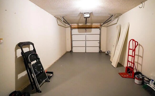 Building Photo - 853 E 167th Ct