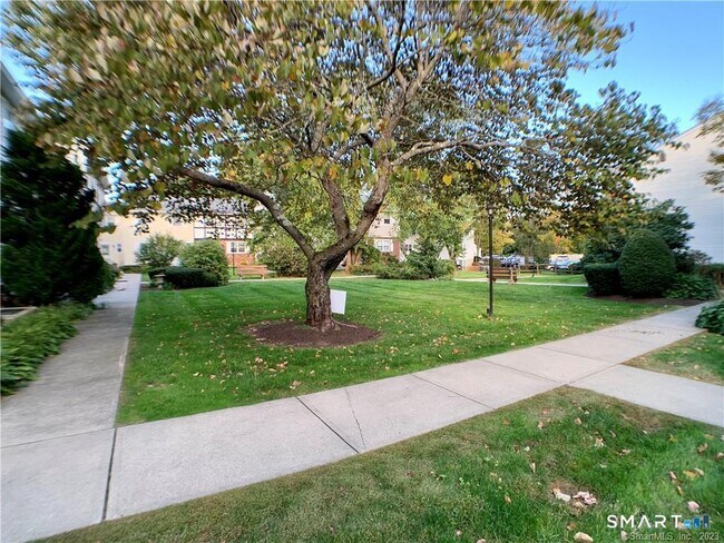 Building Photo - 64 E Gate Ln