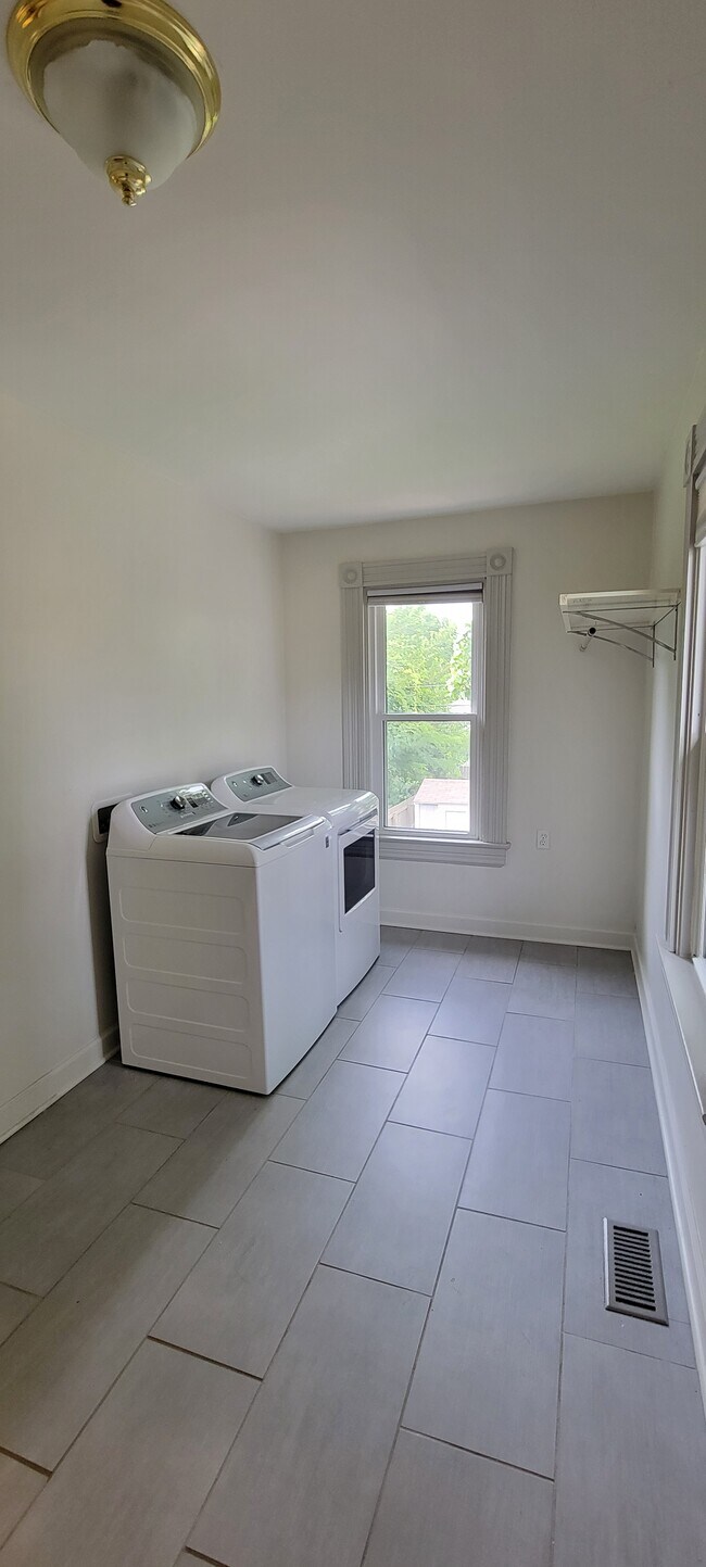Second Floor Laundry - 148 E Moler St