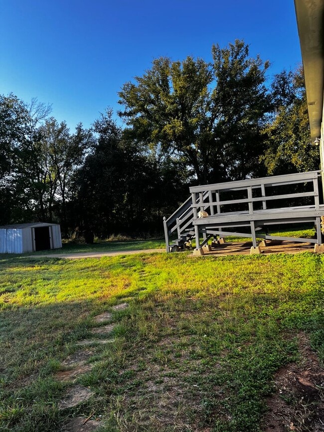 Building Photo - Life on a Ranch - 3/2