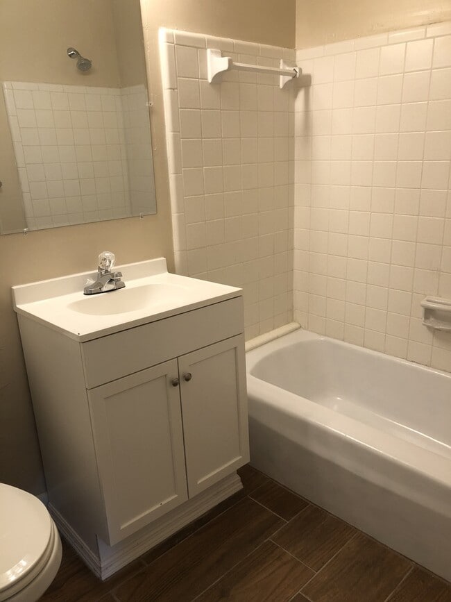 Building Photo - 2 Bed 1 Bath Home | Pet Friendly with Fenced Yard | Washer Dryer Hook Ups | Section 8 Welcome