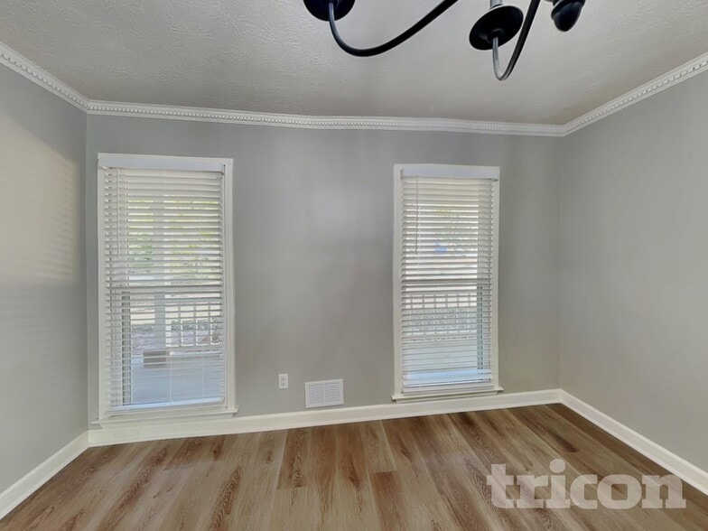 Building Photo - 125 Tanglewood Dr