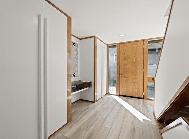 Building Photo - 709 Ann St