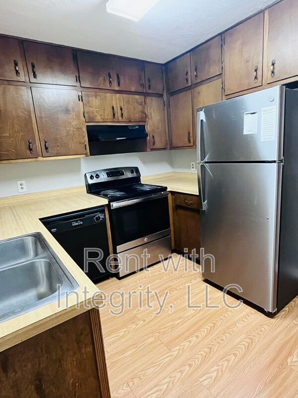 Building Photo - 581 Holyoke Ct