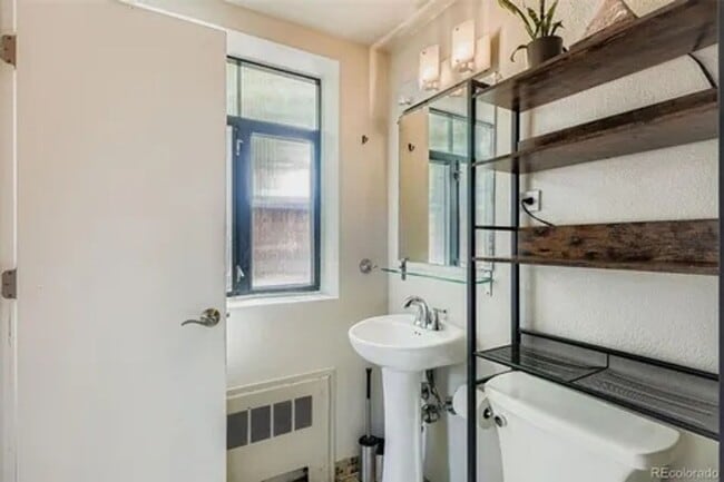 Building Photo - 636 N Washington St